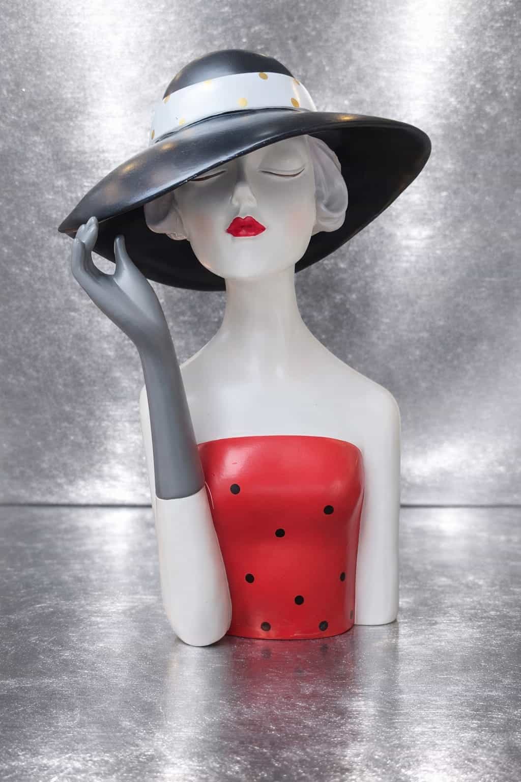 Dekorative Figur als moderne Wohnidee der Kempener Rose in Kempen