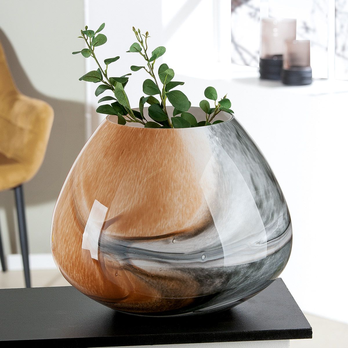 Vase "Draga" braun/schwarz/weiß glänzend, durchgefärbt Europäische Herstellung